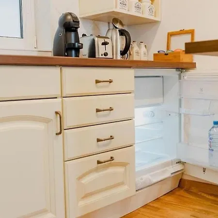 Ultracentral Cozy Studio