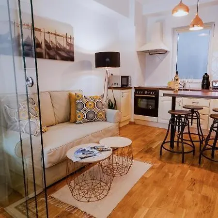 Ultracentral Cozy Studio דירה